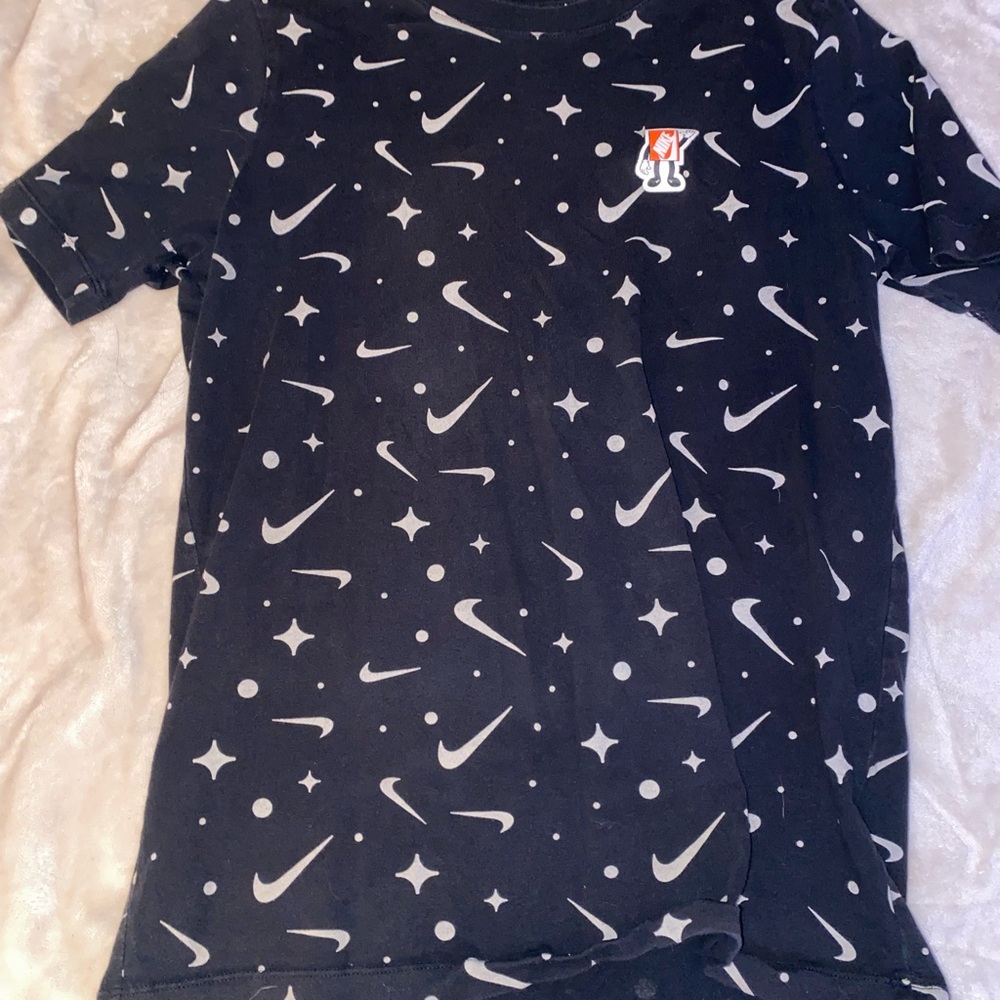 Nike Kids Black and White Logo Pattern T-Shirt
